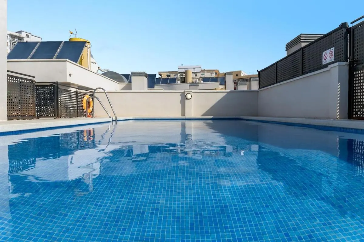 -Malagasunapts- Stylish City Centre Pool&Parking Apartamento