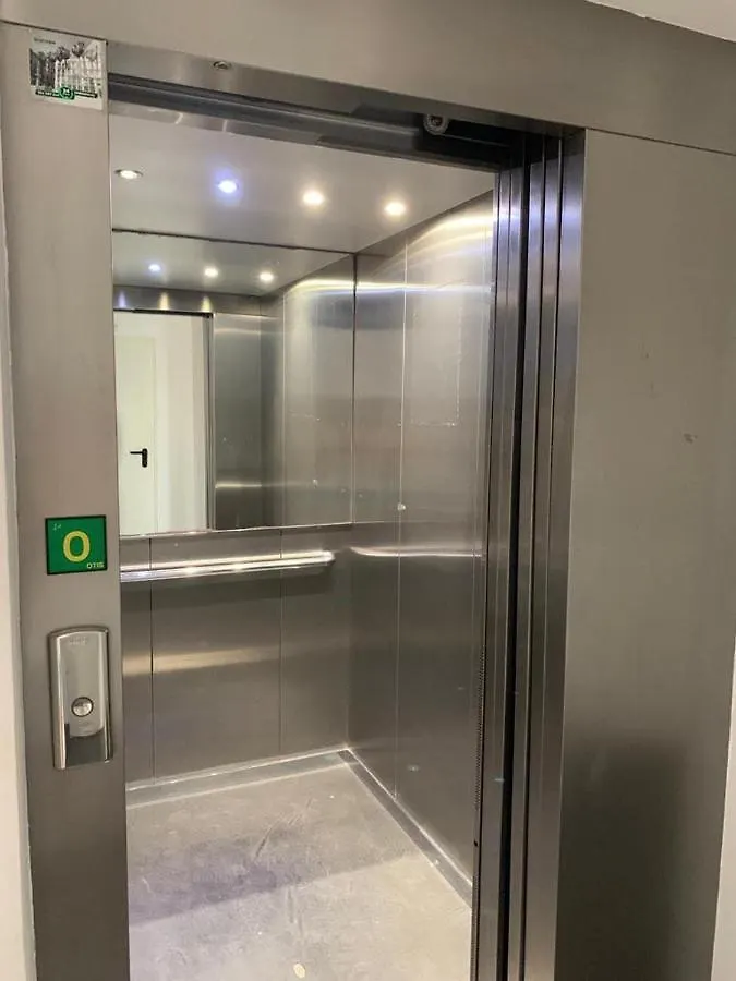 Apartment -Malagasunapts- Stylish City Centre Pool&Parking